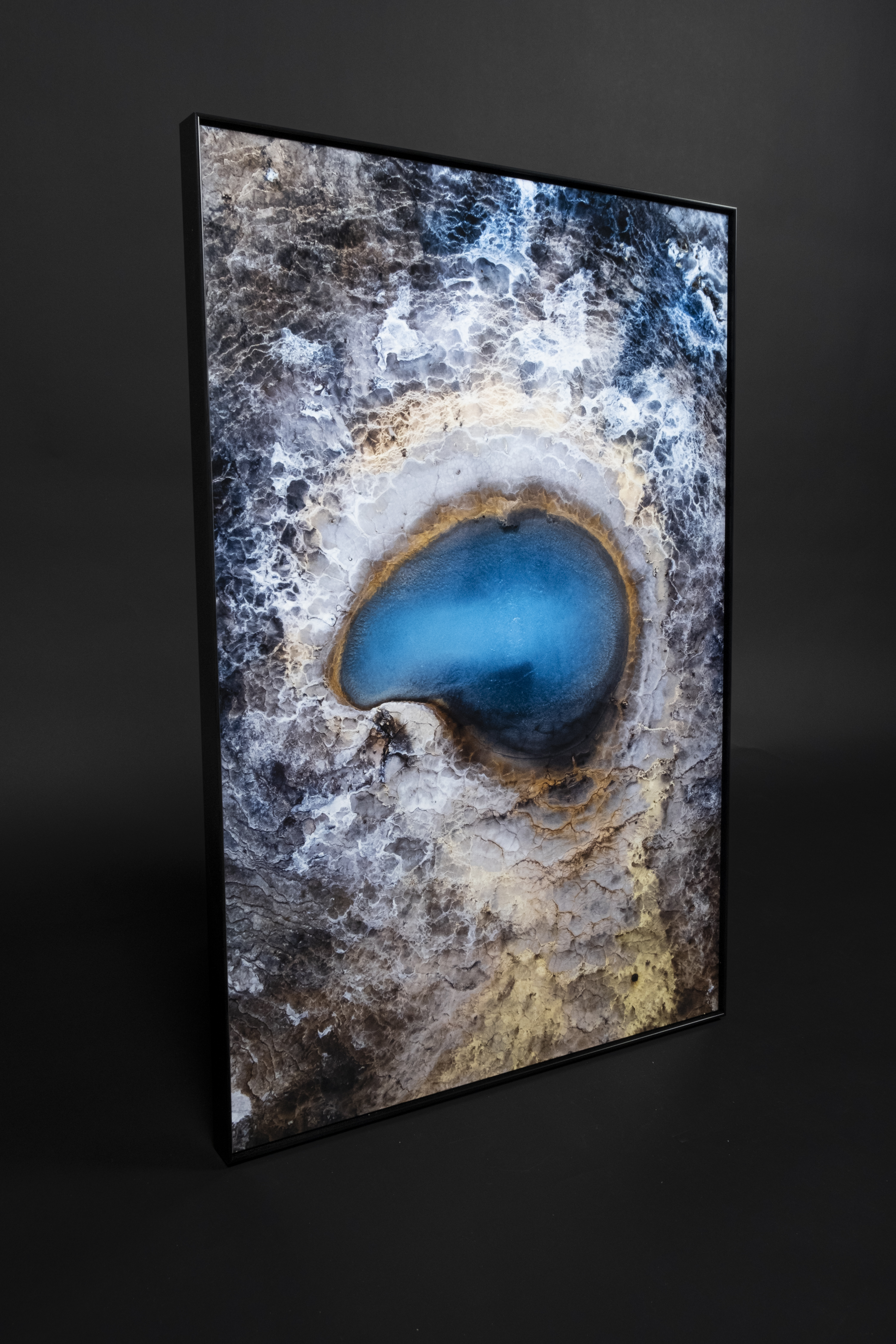 Photo du produit final sur ChromaLuxe avec encadrement aluminium