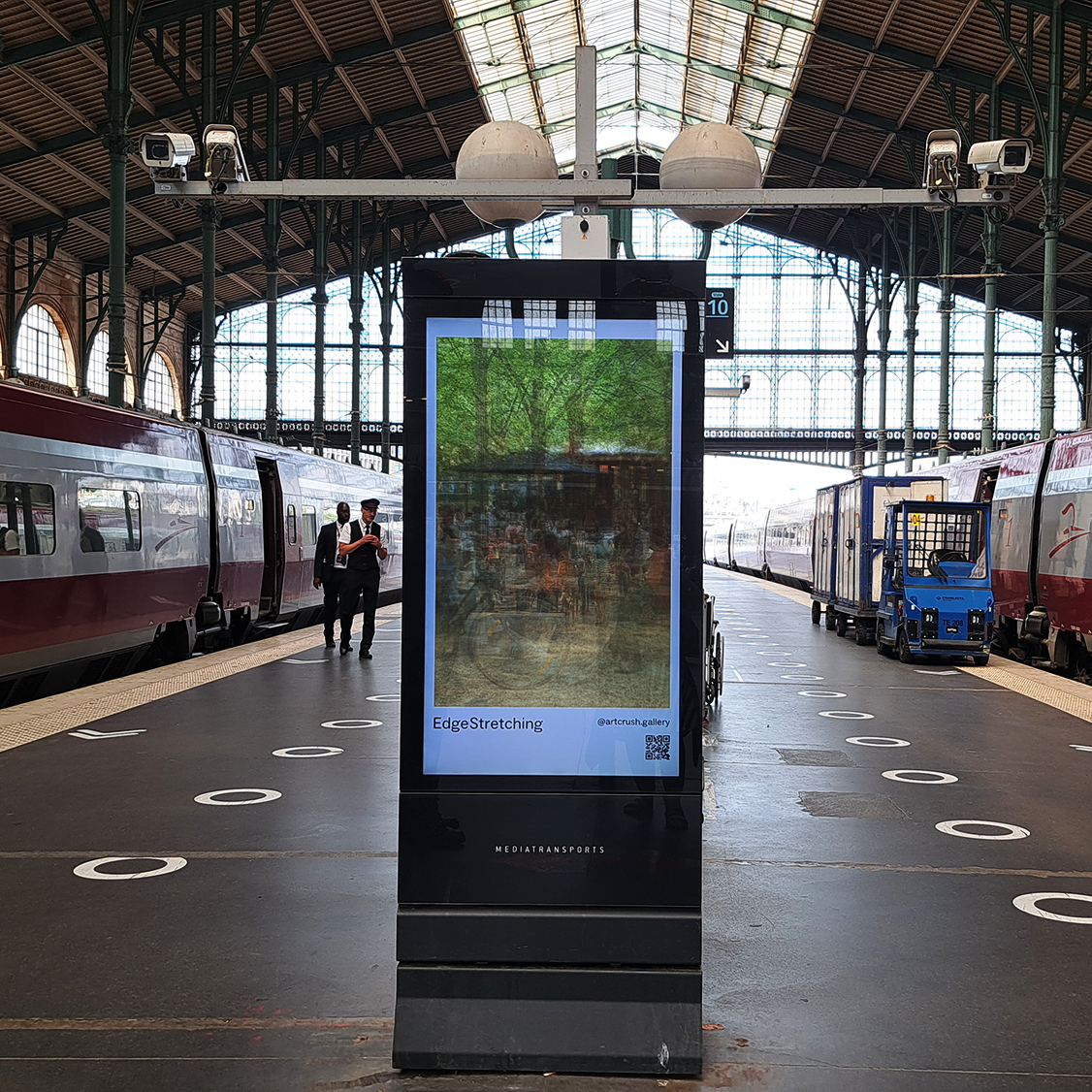 'Flâneuse' displayed in billboards in Paris