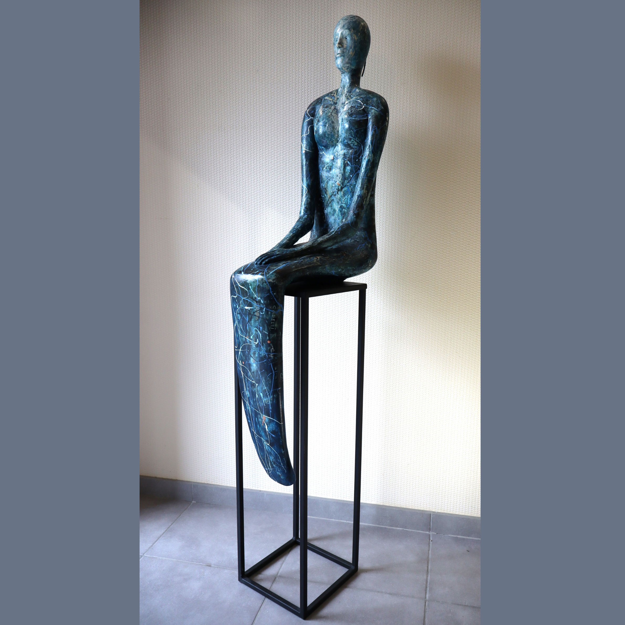 black and blue sculpture in stone cadelli 