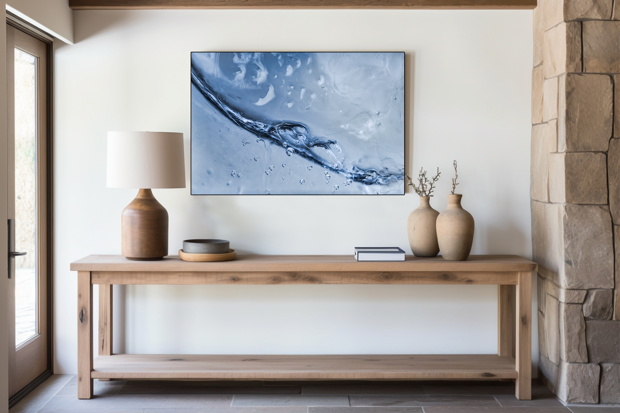 Frozen Swells en contexte, accroché au mur.