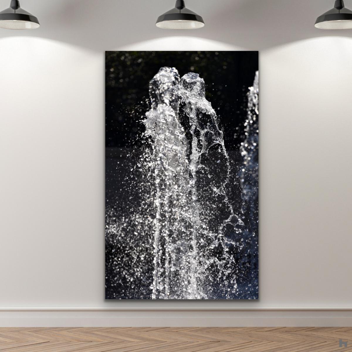 "The Kiss", magic of water