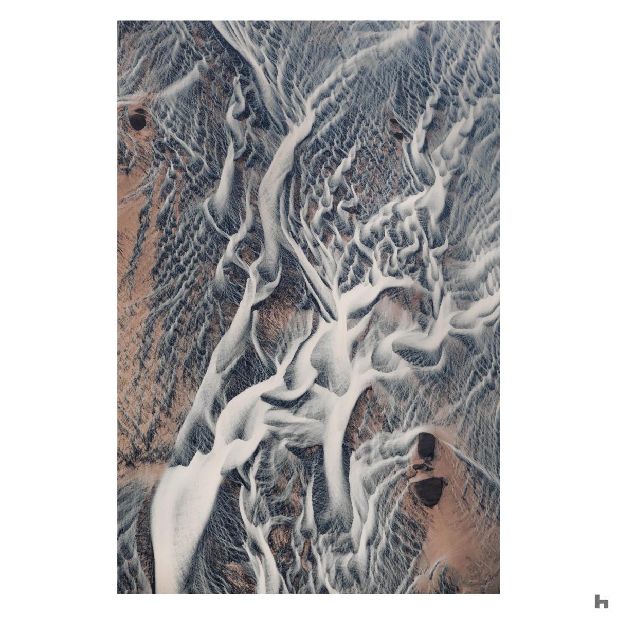 L'eau rampe dans le sable, étendant ses membres sur des terres hors de portée de l'homme.
