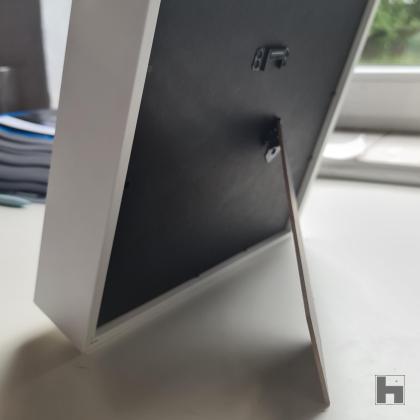 Hide and Seek. Vude de l'arrière, peut être pendu au mur ou déposé sur une table