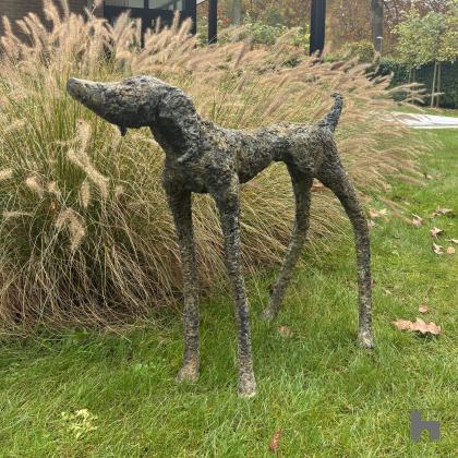 dog sculpture in bronze 