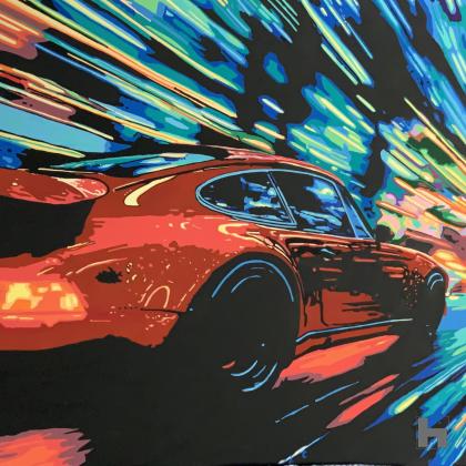 Snelle Porsche op een nachtelijk racetrack