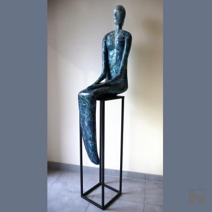 black and blue sculpture in stone cadelli 