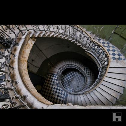 photographie escalier abandonné