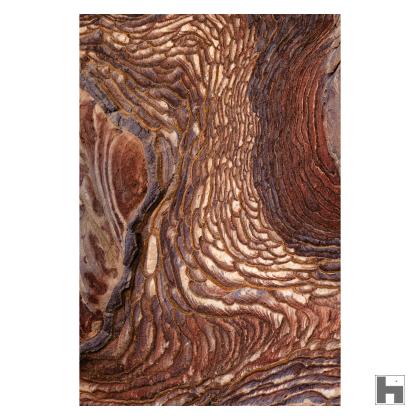 Textures complexes trouvées le long des murs qui entourent les routes de Pétra. Un clin d'œil à l'art de la mosaïque, une spécialité du peuple jordanien.