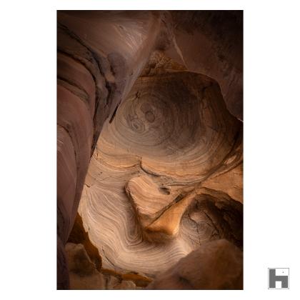 Ces excavations aux formes étranges évoquent un personnage à jamais piégé entre les murs du Siq de Petra, en Jordanie.